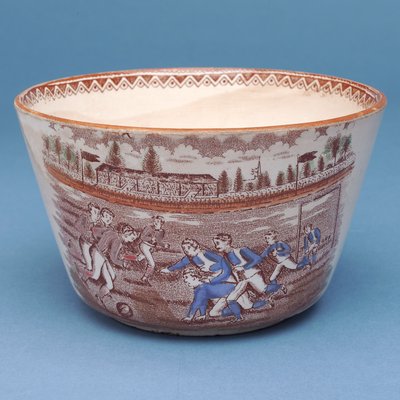 Zuccheriera con design a stampa transfer di una partita di calcio antica (ceramica) da English School