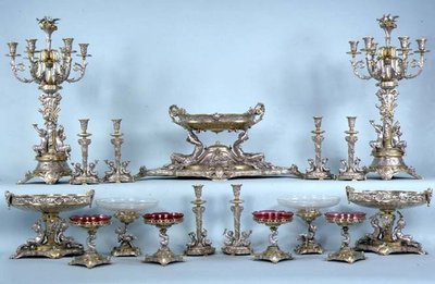 Garniture da tavola, probabilmente progettato da Leonard Morel-Ladeuil, da Elkington e Co, Birmingham da English School