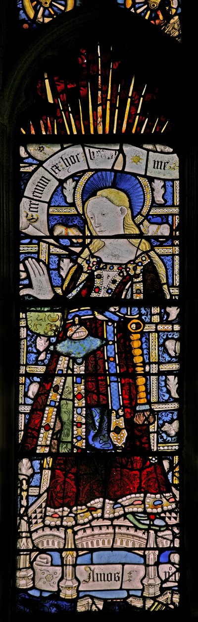 La finestra orientale raffigurante la Vergine Maria (figura composita) con gioielli di vetro incastonato da English School