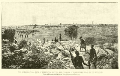 La guerra dei Matabele, vista di Buluwayo, con la palizzata del kraal di Lobengula in lontananza da English School