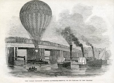 Il pallone Nassau che passa il ponte di Battersea da English School