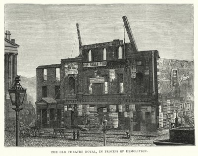 Il Vecchio Teatro Reale, in Processo di Demolizione da English School