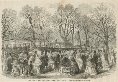 La banda delle Guardie Reali a Cavallo Blu che suona nei Kensington Gardens da English School