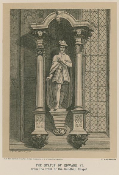 La statua di Re Edoardo VI dalla facciata della Cappella del Guildhall da English School