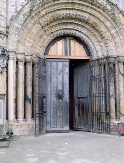 Veduta della Porta Nord della Cattedrale di Durham da English School