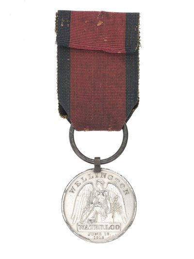 Medaglia di Waterloo, una delle due medaglie assegnate al chirurgo William Jones da English School