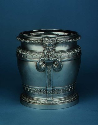 Raffredda vino a forma di vaso di Guglielmo III di David Williams, Londra da English School