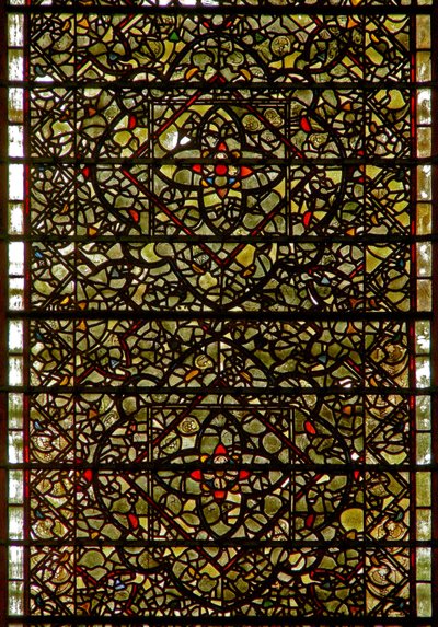 Vetrata delle Cinque Sorelle raffigurante grisaille da English School