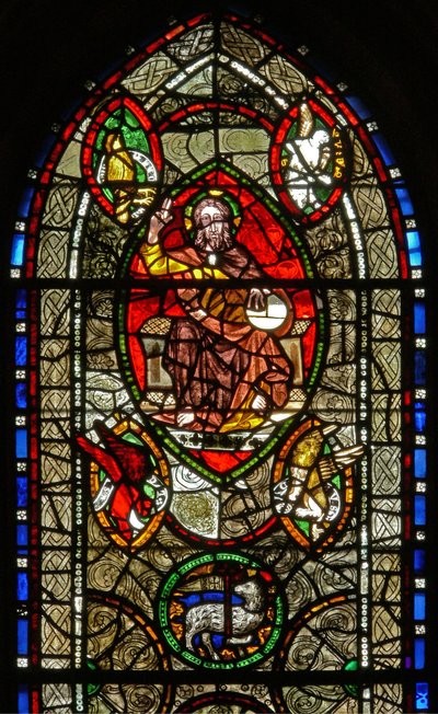 Finestra S che raffigura Cristo in Maestà circondato dai simboli degli Evangelisti da English School