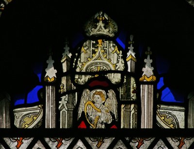 Finestra Sa raffigurante un baldacchino con un angelo musicale da English School