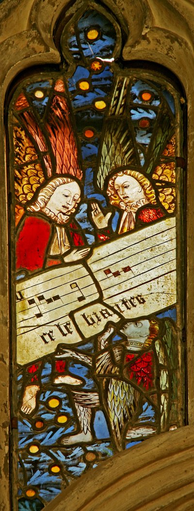Finestra n2 raffigurante il coro angelico con spartito musicale da English School