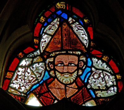 Finestra s-2 raffigurante San Dunstan da English School