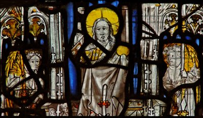 Finestra s1 che raffigura Cristo e due angeli da English School