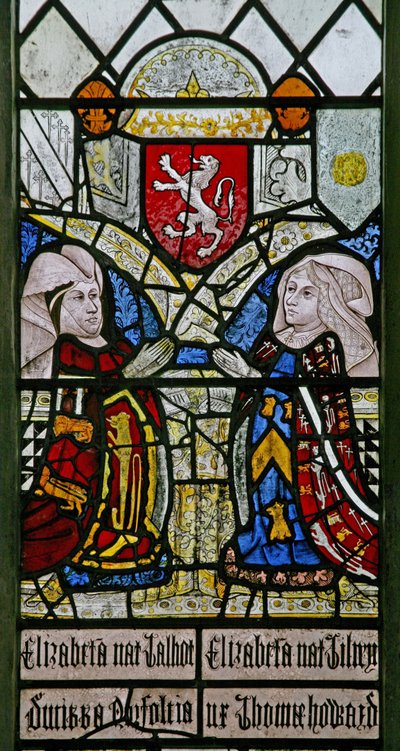 Finestra w1 raffigurante Elizabeth Talbot, Duchessa di Norfolk ed Elizabeth Tilney, Contessa di Surrey con lo stemma della famiglia Mowbray sopra da English School