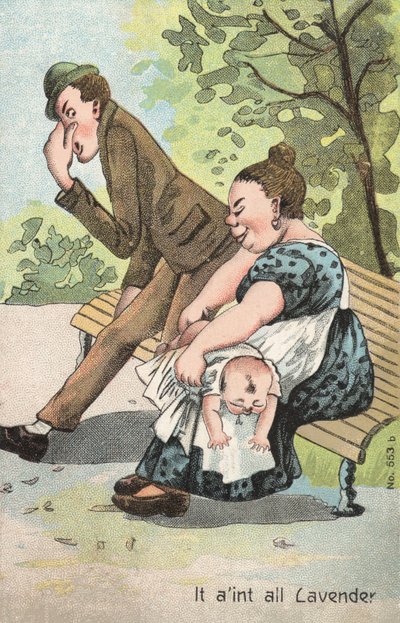 Donna che cambia un bambino nel parco da English School