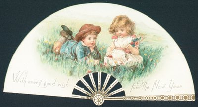 Bambina e bambino che giocano nell
