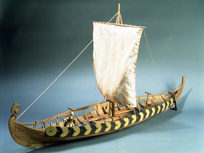Modello di una nave vichinga trovata a Gokstad, Norvegia nel 1880 da English School English School