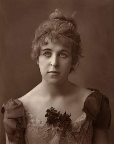 Miss Norreys, attrice britannica da Ernest Barraud