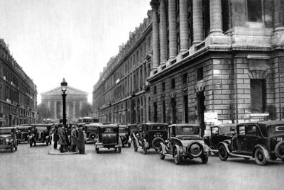 Ingresso alla Rue Royale con la Madeleine in lontananza, Parigi, 1931 da Ernest Flammarion
