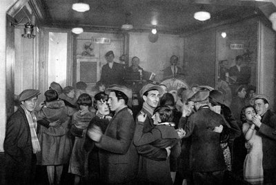 Interno di un bal-musette, Parigi, 1931 da Ernest Flammarion