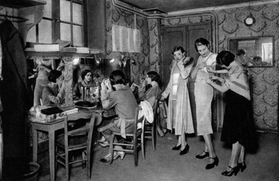 Modelle presso un grande sarto, Parigi, 1931 da Ernest Flammarion