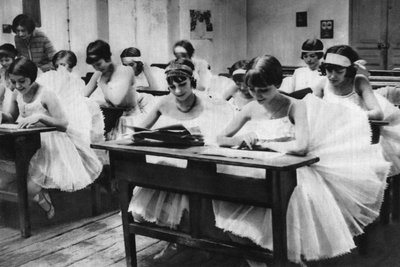 Scuola di giovani ballerine all