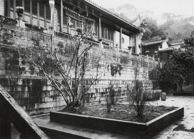 Fuchou, Ku shan, Yung tsuan sze, Fukien, Sala di preghiera nel monastero della fonte impetuosa sul monte Drum vicino a Fuchou da Ernst Boerschmann