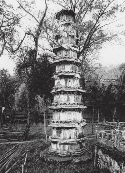 Hangchoufu, Sihu, Yun lin sze, Chekiang, Pagoda nel Monastero del Bosco delle Nuvole sul Lago Occidentale vicino a Hangchou da Ernst Boerschmann
