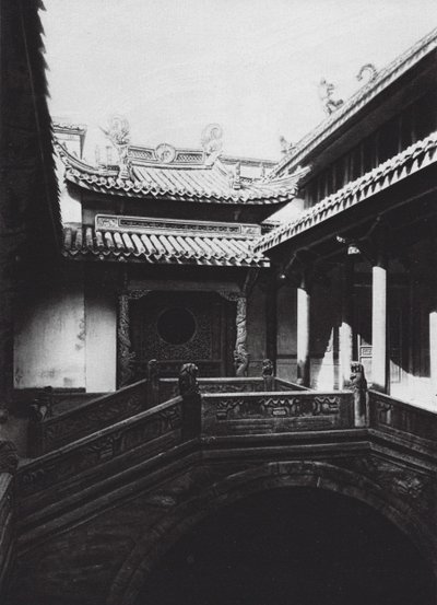 Ningpo, Fukien hui kuan, Chekiang, Cortile anteriore nel Club Fukien (foto in b/n) da Ernst Boerschmann