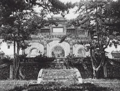 Pechino, Si shan, Tsing i yuan, Chihli, Porta smaltata colorata nelle colline occidentali vicino a Pechino da Ernst Boerschmann