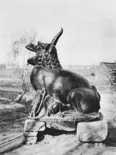 Taiyuanfu, Shansi, Unicorno di bronzo che guarda il fiume Fen da Ernst Boerschmann