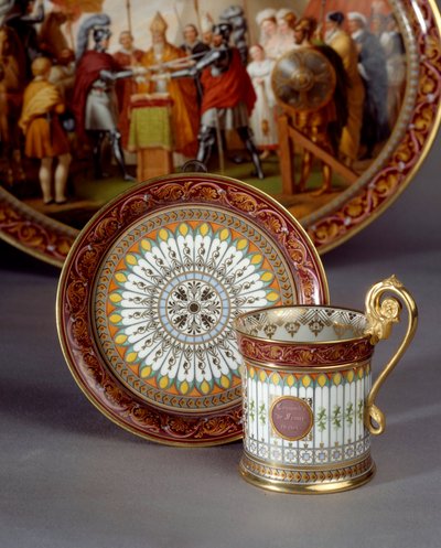 Tazza e piattino di porcellana per servire il cioccolato da Etienne Charles Leguay