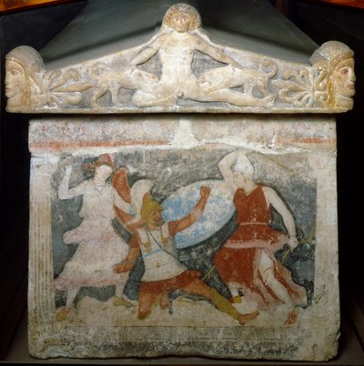 Arte etrusca: un soldato greco è attaccato da due Amazzoni. Sopra, Atteone divorato dai suoi cani. Sarcofago delle Amazzoni. Fine del IV secolo a.C. Da Tarquinia. Firenze, Museo Archeologico da Etruscan