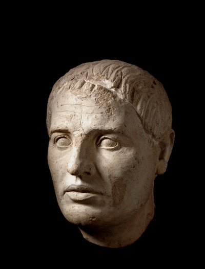 Testa di un uomo, in argilla chiara, II secolo a.C. da Etruscan
