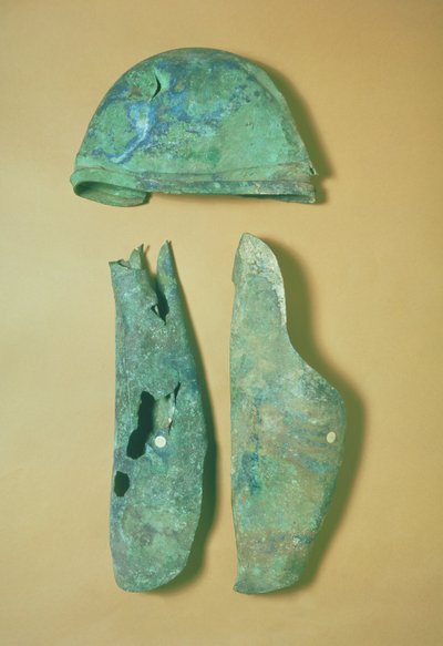 Elmo e schinieri, Italo-Etruschi, inizi del V secolo a.C. da Etruscan