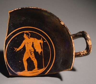 Kylix di Pteriu Paves, un frammento raffigurante un giovane e iscrizione. Ceramica a figure rosse, dalla tomba 3 a Grotti (Toscana). Civiltà etrusca, IV secolo a.C. da Etruscan