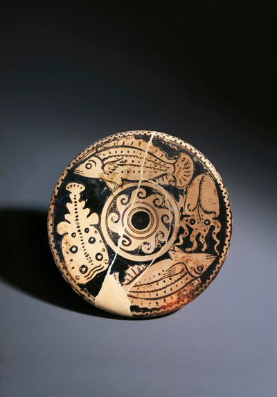 Piatto a figure rosse con decorazione di pesci, da Cerveteri da Etruscan
