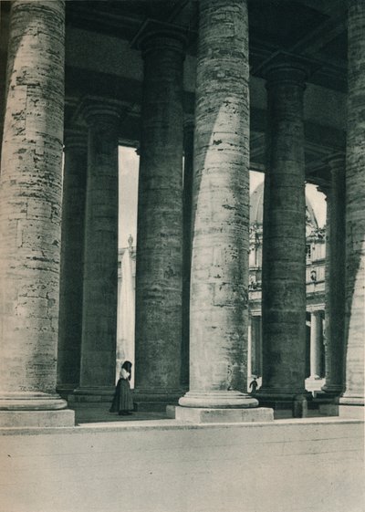 Parte del colonnato di Piazza San Pietro, Roma, Italia, c1926-1927 da Eugen Poppel
