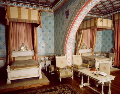 Stanza rosa con mobili di Eugene Viollet le Duc e Edmond Clement-Louis-Marie-Duthoit, Chateau Neuf all