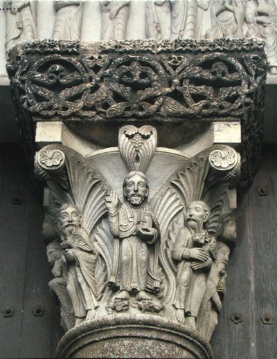 Capitello della colonna con Cristo Benedicente dal Portale Ovest della facciata da Eugene Emmanuel Viollet le Duc