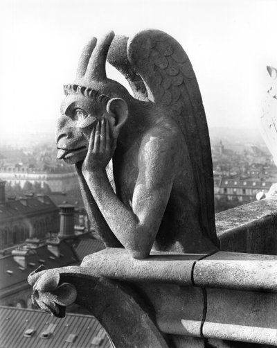 Gargoyle demoniaco dalla balaustra della Grande Galerie della facciata ovest, replica di un originale del XII secolo da Eugene Emmanuel Viollet le Duc