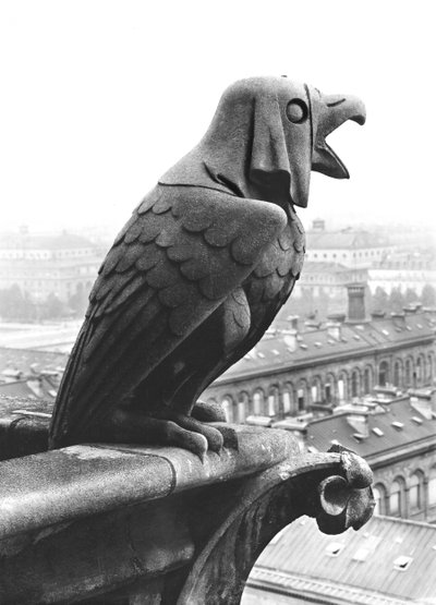 Gargoyle dalla balaustra della Grande Galerie della facciata ovest, replica di un originale del XII secolo da Eugene Emmanuel Viollet le Duc