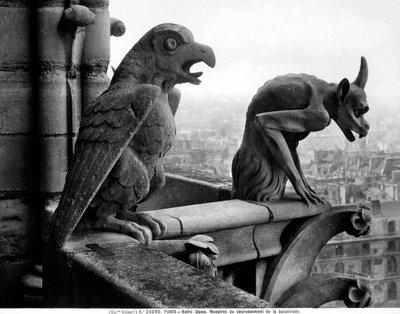 Gargoyle dalla balaustra della Grande Galerie della facciata ovest, replica di un originale del 12° secolo da Eugene Emmanuel Viollet le Duc