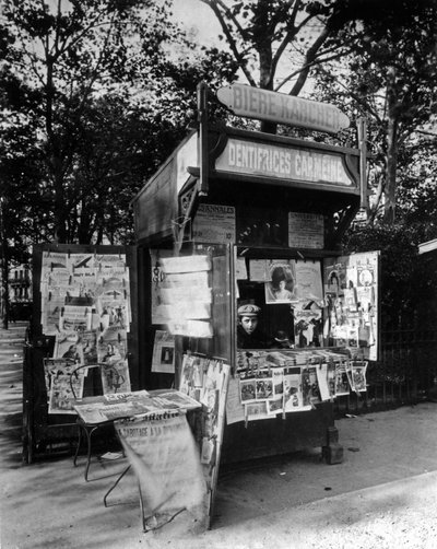 Chiosco a Parigi, c.1910 da Eugène Atget