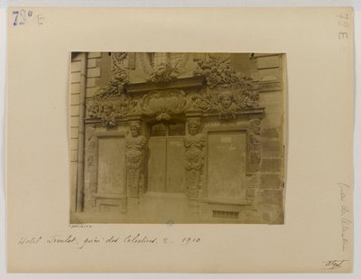 Porta, facciata sulla strada, hôtel de Fieubet (hôtel de la Valette, école Massillon), 2 quai des Célestins, 4ème arrondissement, Parigi da Eugène Atget