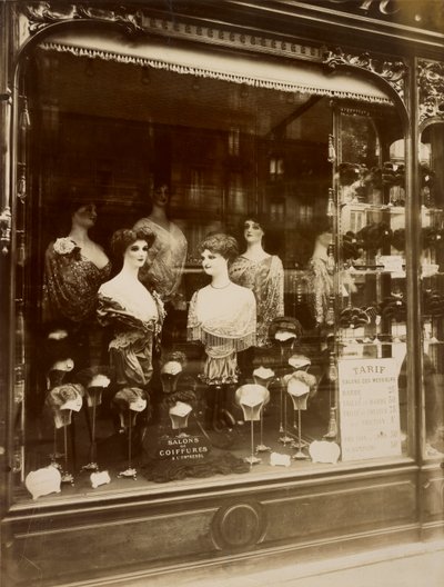 Studio di un negozio di parrucchiere da Eugène Atget