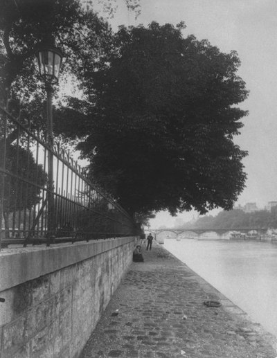 Veduta del Pont des Arts dal Terre-Plein del Pont Neuf, 1911 da Eugène Atget