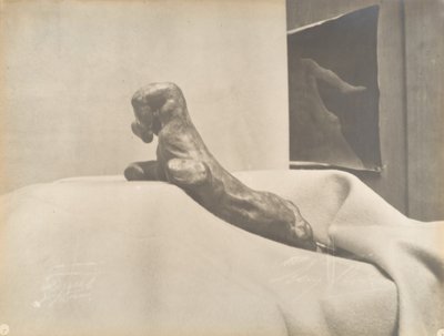 [La Mano Stretta di Auguste Rodin], prima del 1898 da Eugène Druet