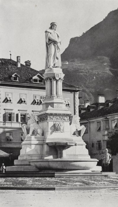 Monumento a Walther von der Vogelweide a Bolzano (foto in bianco e nero) da European Photographer