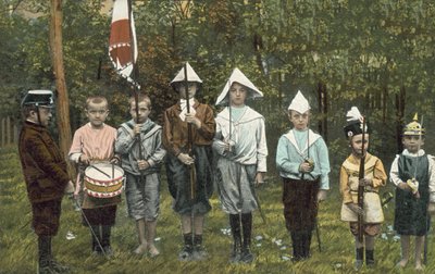 Gruppo di ragazzi che giocano ai soldati da European Photographer